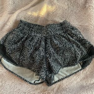 Hotty hot shorts! Size 2, 2.5 inch!💗